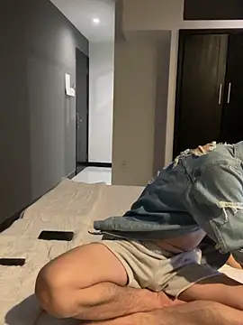 anhkiet huang online show from 10/18/25, 03:13