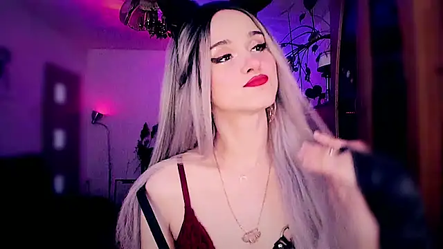 Snapshot of MistressJolie chatting on 09/16/25, 07:53 MistressJolie online show from 09/16/25, 07:53