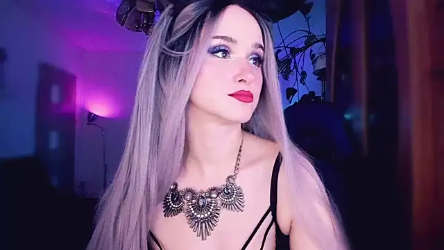 Snapshot of MistressJolie chatting on 09/27/25, 06:40 MistressJolie online show from 09/27/25, 06:40