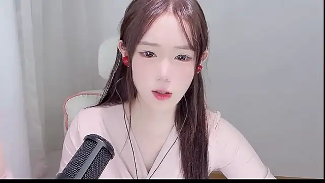 Xiao-runbao online show from 10/12/25, 10:03