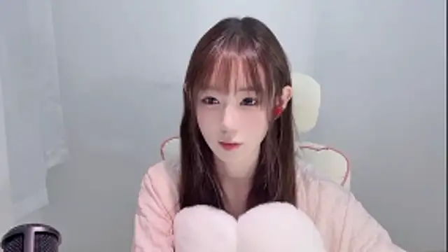 Xiao-runbao online show from 10/21/25, 01:23