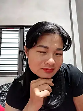 kute-00 online show from 11/18/25, 02:21