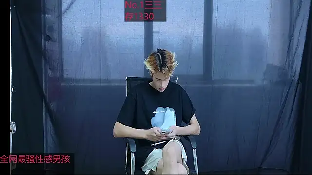 Young-hot-boys online show from 09/09/25, 09:42