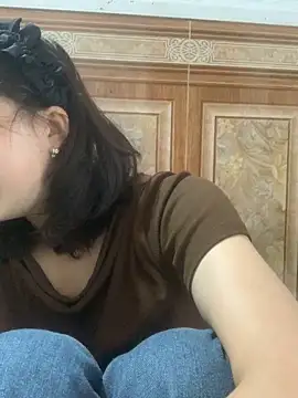 Snapshot of Lonnina chatting on 10/23/25, 02:00 Lonnina online show from 10/23/25, 02:00