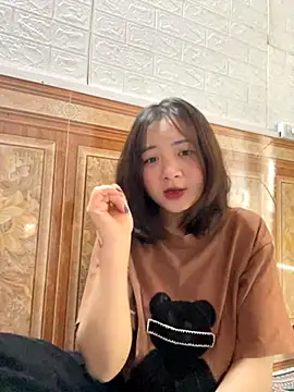 Snapshot of Lonnina chatting on 10/29/25, 02:36 Lonnina online show from 10/29/25, 02:36