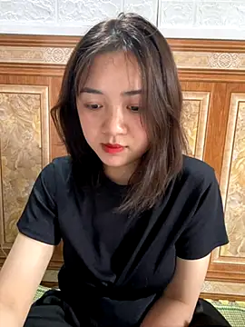 Snapshot of Lonnina chatting on 10/30/25, 06:37 Lonnina online show from 10/30/25, 06:37