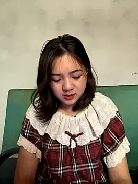 Snapshot of Lonnina chatting on 11/02/25, 05:54 Lonnina online show from 11/02/25, 05:54