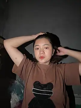 Snapshot of Lonnina chatting on 11/08/25, 05:01 Lonnina online show from 11/08/25, 05:01