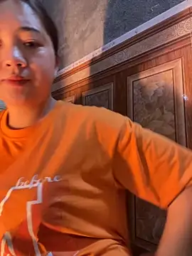 Snapshot of Lonnina chatting on 11/09/25, 06:55 Lonnina online show from 11/09/25, 06:55