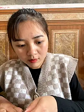 Snapshot of Lonnina chatting on 11/15/25, 06:00 Lonnina online show from 11/15/25, 06:00