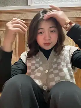 Snapshot of Lonnina chatting on 11/19/25, 02:11 Lonnina online show from 11/19/25, 02:11