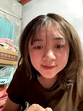 Snapshot of Lonnina chatting on 11/25/25, 12:49 Lonnina online show from 11/25/25, 12:49