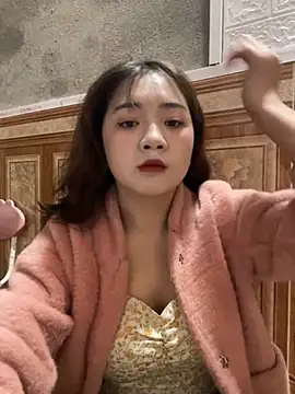 Snapshot of Lonnina chatting on 12/02/25, 02:06 Lonnina online show from 12/02/25, 02:06