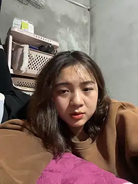 Snapshot of Lonnina chatting on 12/02/25, 02:12 Lonnina online show from 12/02/25, 02:12