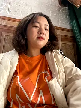 Snapshot of Lonnina chatting on 12/04/25, 01:59 Lonnina online show from 12/04/25, 01:59