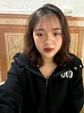 Snapshot of Lonnina chatting on 12/05/25, 02:09 Lonnina online show from 12/05/25, 02:09