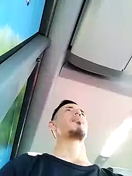 Snapshot of JuanD_vero chatting on 09/29/25, 03:17 JuanD vero online show from 09/29/25, 03:17