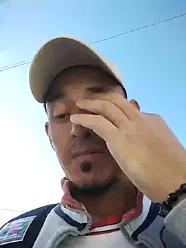 Snapshot of JuanD_vero chatting on 10/03/25, 12:46 JuanD vero online show from 10/03/25, 12:46