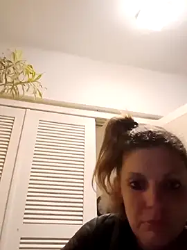 Snapshot of CasalTopaTudo chatting on 10/31/25, 04:13 CasalTopaTudo online show from 10/31/25, 04:13