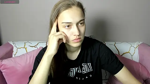 Alisa  Kelly online show from 09/13/25, 03:06