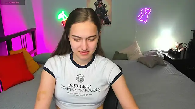 Alisa  Kelly online show from 10/15/25, 12:33