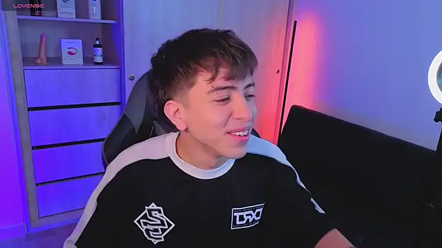 onlinenico online show from 10/22/25, 08:08