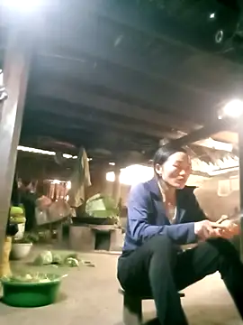 ngan-cute online show from 11/23/25, 04:12