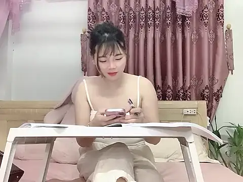 Snapshot of Pony898 chatting on 11/13/25, 04:17 Pony898 online show from 11/13/25, 04:17