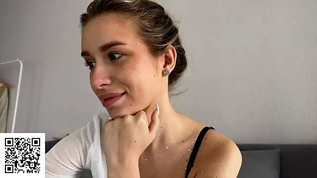 ElysiaXo online show from 10/19/25, 04:46