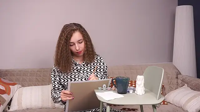 MammieValentini online show from 09/10/25, 07:19
