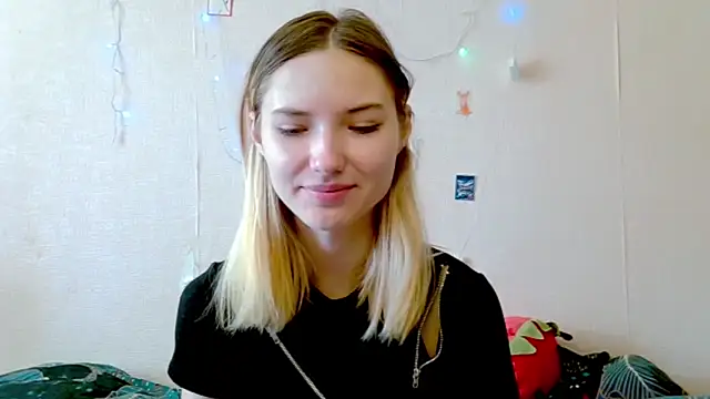 Snapshot of _kikiclark__ chatting on 09/19/25, 09:22 kikiclark online show from 09/19/25, 09:22