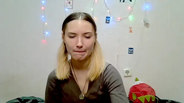 Snapshot of _kikiclark__ chatting on 09/20/25, 08:43 kikiclark online show from 09/20/25, 08:43