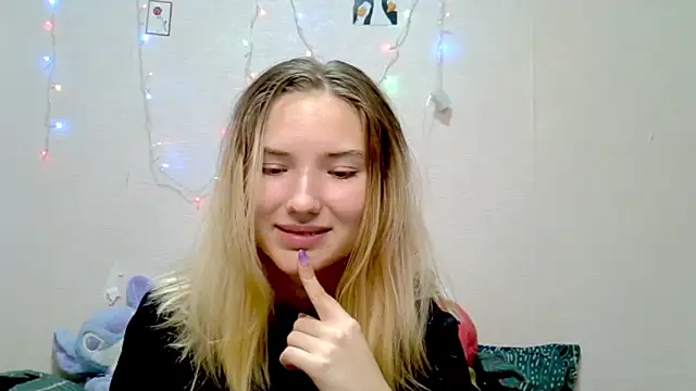 Snapshot of _kikiclark__ chatting on 09/21/25, 08:32 kikiclark online show from 09/21/25, 08:32