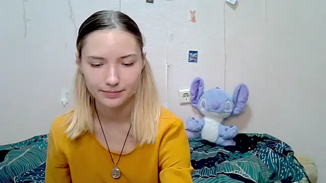 Snapshot of _kikiclark__ chatting on 09/23/25, 03:15 kikiclark online show from 09/23/25, 03:15