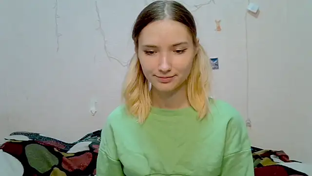 Snapshot of _kikiclark__ chatting on 09/28/25, 08:47 kikiclark online show from 09/28/25, 08:47