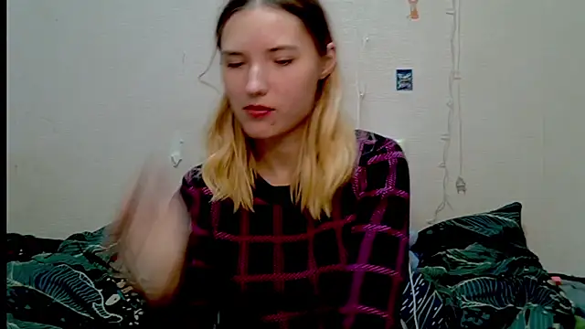 Snapshot of _kikiclark__ chatting on 10/05/25, 09:13 kikiclark online show from 10/05/25, 09:13