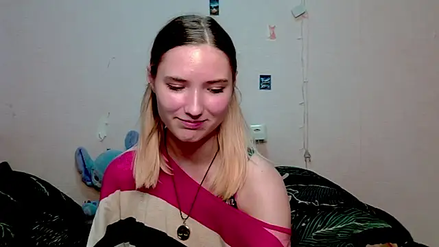 Snapshot of _kikiclark__ chatting on 10/11/25, 07:45 kikiclark online show from 10/11/25, 07:45