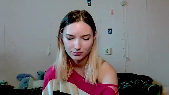 Snapshot of _kikiclark__ chatting on 10/12/25, 08:35 kikiclark online show from 10/12/25, 08:35