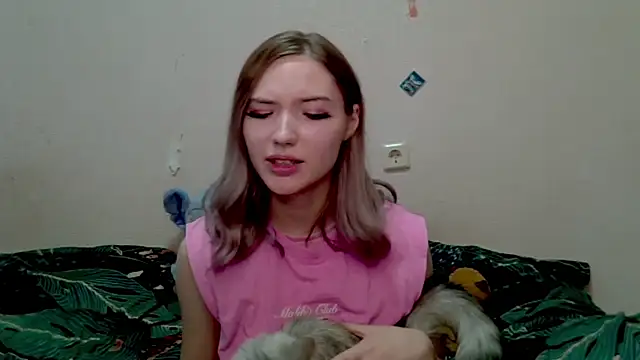 Snapshot of _kikiclark__ chatting on 10/19/25, 02:07 kikiclark online show from 10/19/25, 02:07