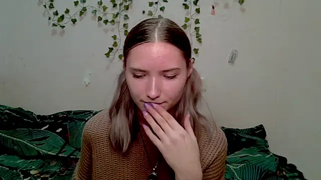 Snapshot of _kikiclark__ chatting on 10/24/25, 08:49 kikiclark online show from 10/24/25, 08:49