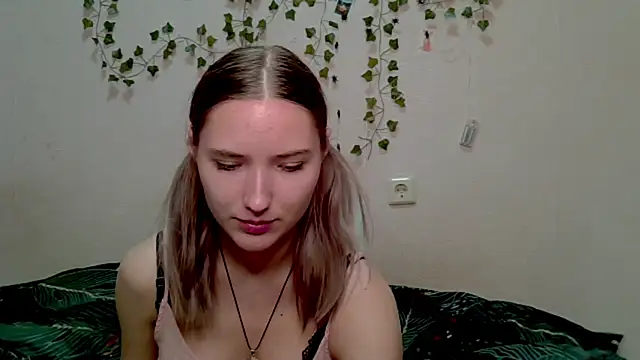 Snapshot of _kikiclark__ chatting on 10/26/25, 04:46 kikiclark online show from 10/26/25, 04:46