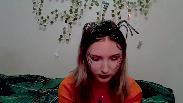 Snapshot of _kikiclark__ chatting on 10/31/25, 07:26 kikiclark online show from 10/31/25, 07:26