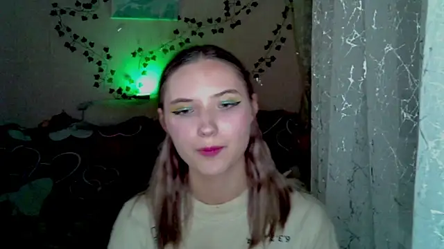  kikiclark   online show from 11/14/25, 10:29