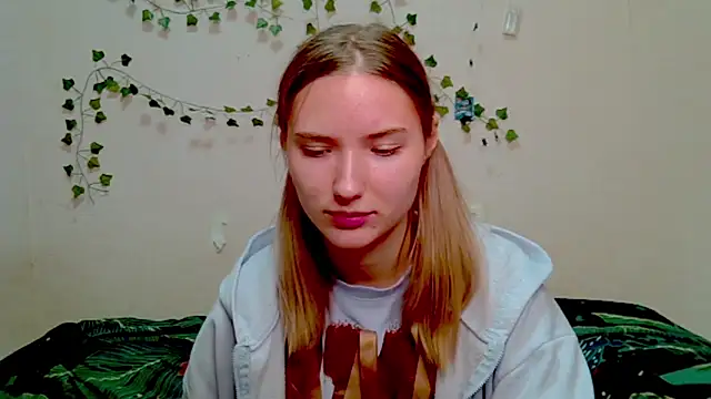  kikiclark   online show from 11/27/25, 08:55