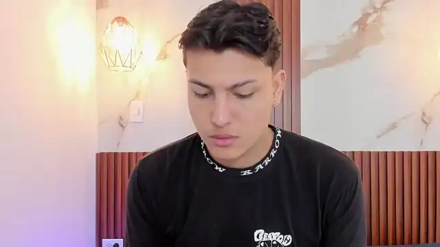 Snapshot of ActiSain chatting on 09/19/25, 02:18 ActiSain online show from 09/19/25, 02:18