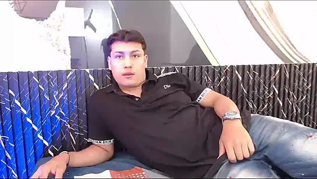 Snapshot of ActiSain chatting on 09/23/25, 01:03 ActiSain online show from 09/23/25, 01:03