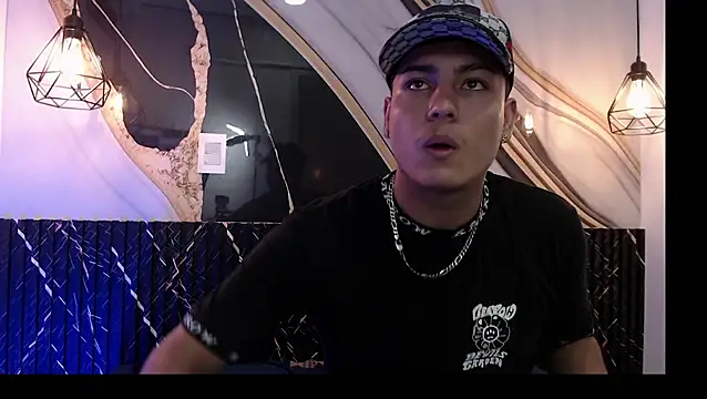 Snapshot of ActiSain chatting on 10/01/25, 03:45 ActiSain online show from 10/01/25, 03:45