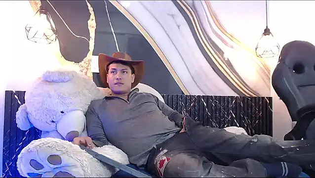 Snapshot of ActiSain chatting on 10/02/25, 02:29 ActiSain online show from 10/02/25, 02:29