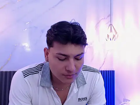 Snapshot of ActiSain chatting on 10/08/25, 02:20 ActiSain online show from 10/08/25, 02:20