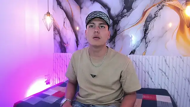 Snapshot of ActiSain chatting on 10/09/25, 02:31 ActiSain online show from 10/09/25, 02:31